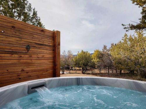 Orderville Casa | The Bunkhouse, Fire pit, Hot tub, Zion and Bryce
