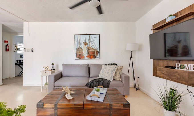 Levittown Apartamento | The Buoy House/ La Casa de la Boya