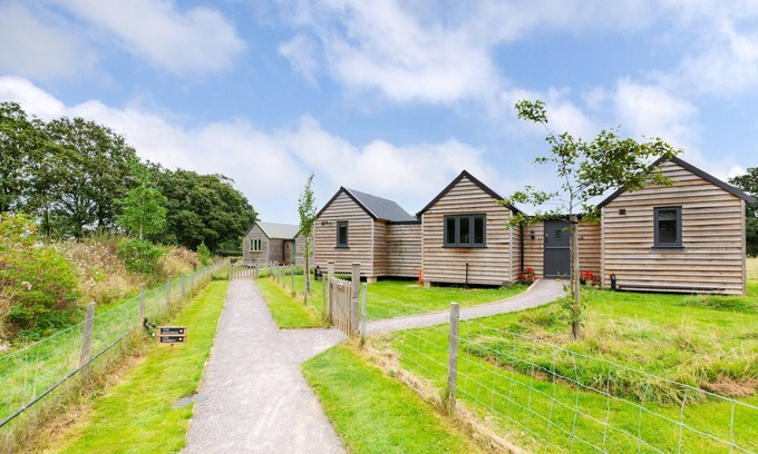 Abbess Roding Casa | The Burrow in the beautiful Ashford