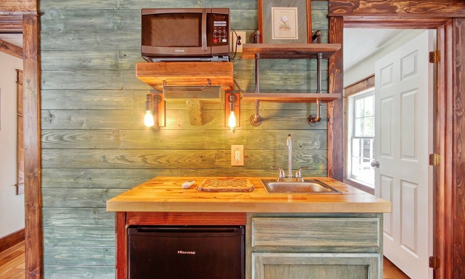 Georgetown Cabina | The Butler Cabin at Wedgefield Country Club