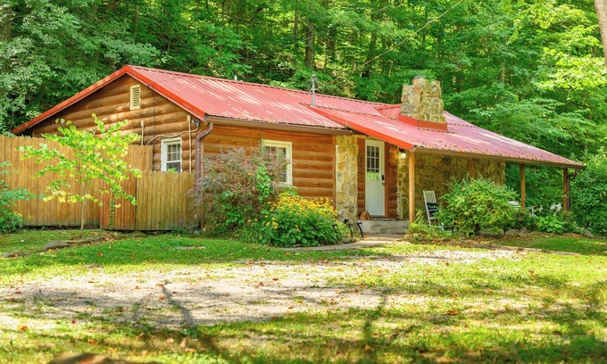 Gnaw Bone Cabina | The Butterstone Cottage - Hot Tub, Bumper Pool, Fire Pit