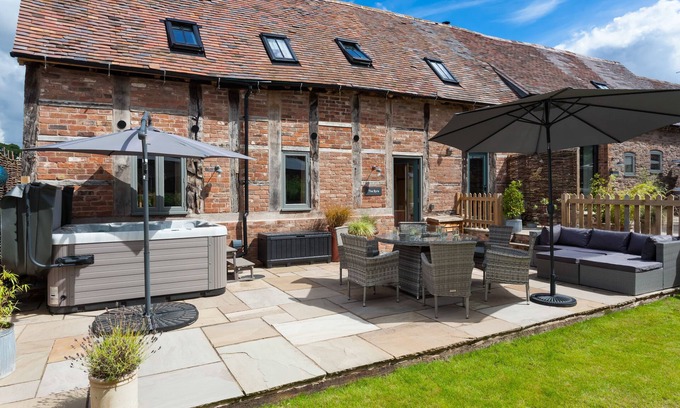 Bridgnorth Casa | The Byre - a beautiful converted barn in Shropshire sleeping 6 guests