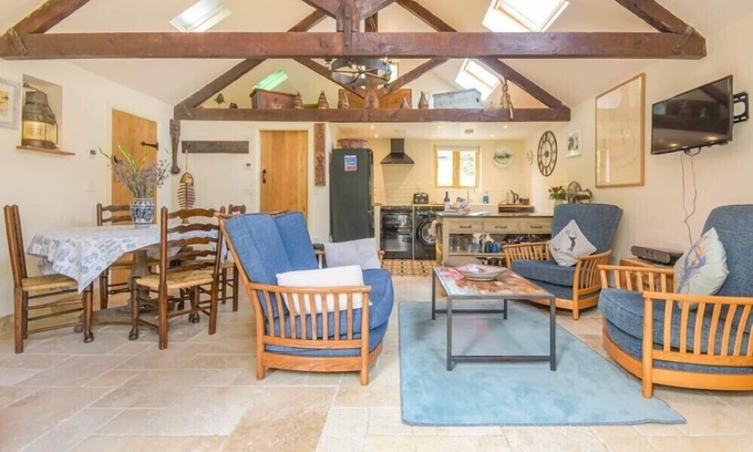 Warkworth Cabaña | THE BYRE AT WARKWORTH, pet friendly, with open fire in Warkworth