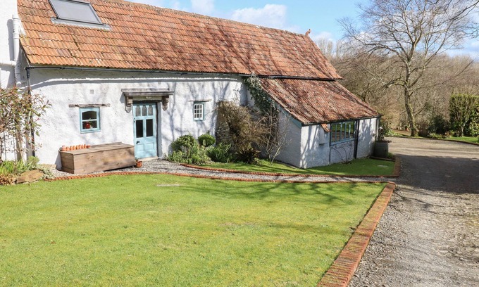 Frithelstock Cabaña | THE BYRE, romantic, character holiday cottage in Great Torrington