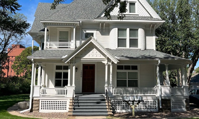 Eau Claire Apartamento | The Byron A. Historic Eau Claire Home