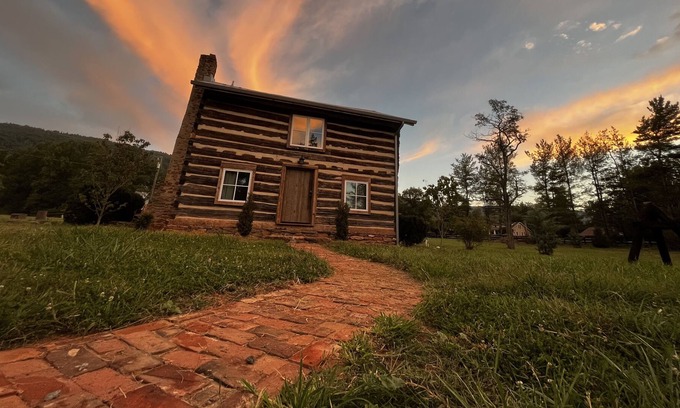 Afton Cabina | The Cabin at Clonmel: Historic Blue Ridge Mountain getaway, conveniently located