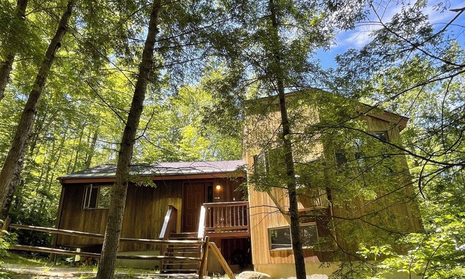 North Conway Casa | The Cabin at Crown Ridge, Nestled in the White Mountains of New Hampshire