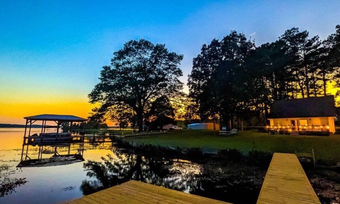 Shelby Casa | The Cabin at Downs Point - live life like a local !