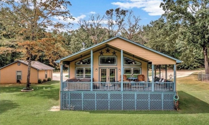 Flint Cabina | The Cabin at Neely’s Point - Lake Palestine