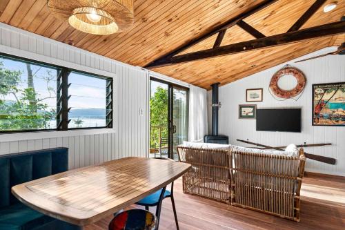 Pretty Beach Central Coast Casa | The Cabin by Coast Hosting