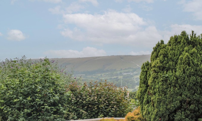 Swanage Cabaña | THE CABIN, romantic, with a garden in Swanage