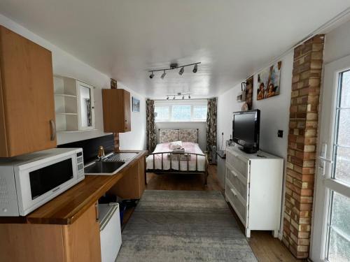 Runnymede Apartamento | The Caduceus Quality Budget Cabins