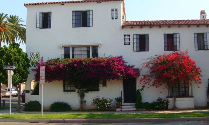 Alamitos Beach Casa | The California Mission
