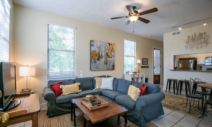 Oxford Casa | The Camp, 2BR Cozy Triplex by Velvet Ditch Villas