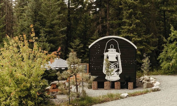 Lakeside Apartamento | The CAMP HAUS: A Montana Tiny Cabin Forest Retreat