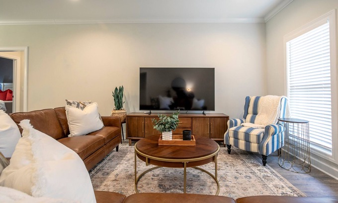 Oxford Casa | The Campbell 3BR Cozy Home by Velvet Ditch Villas