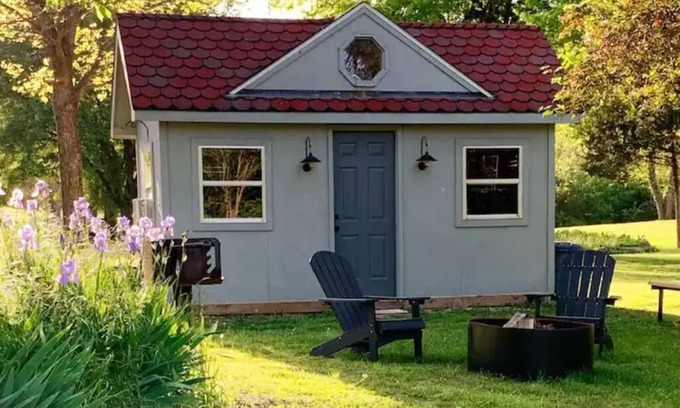Flippin Casa | The Camper’s Cabin W/ Bunk Bed