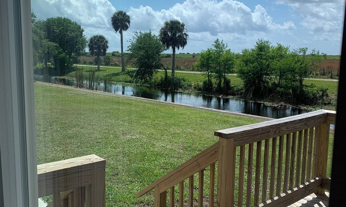 Buckhead Ridge Casa | The Canal House Charming 2-bedroom house with AC, WiFi in fabulous Okeechobee