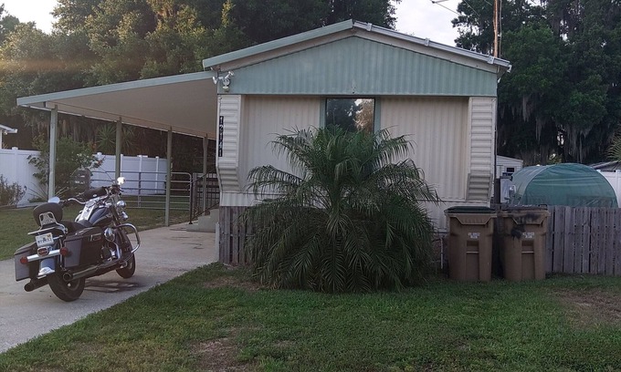 Leesburg Casa | The Canal House Located on the Harris Chain of Lakes in central Florida.