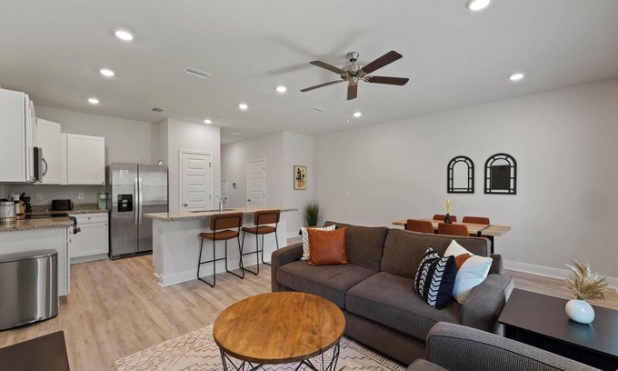 Ferry Pass Casa | The Canzy: Charming 3-bedroom townhome in welcoming Pensacola