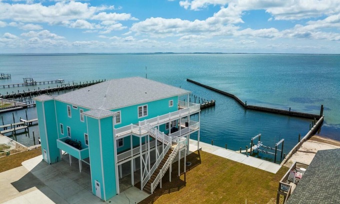 Harkers Island Condominio | The Cape-Sound Front Condo with Boat Slip Access in Harkers Island, NC