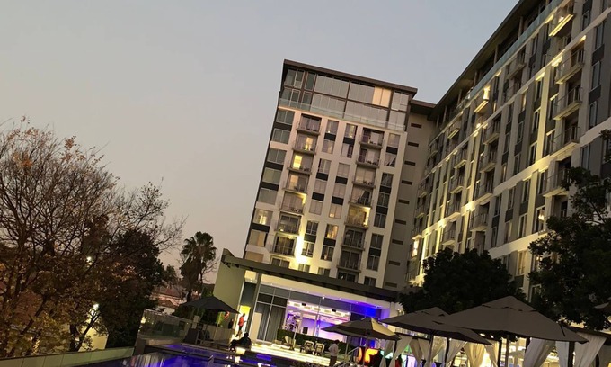 Sandown Hotel | The Capital on the Park-Standard Unit