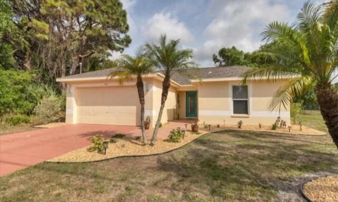 Rotonda Heights Casa | The Captain's Catch will have you Hooked - lovely Rotonda Home with pool