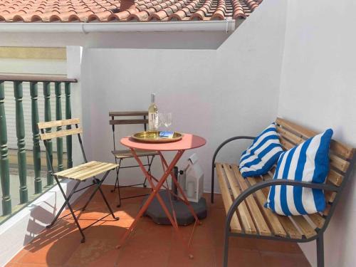 Sesimbra Apartamento | The Captain’s House - 2min walking from the beach