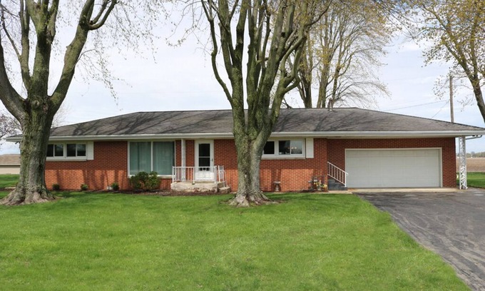 Lakeview Casa | The Captains Quarters located 1/4 mile from Old Field Beach , Pet friendly,