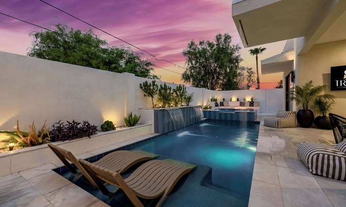 Peaceful Valley Casa | The Carlisle Experience | 4 Showers | Heated Pool