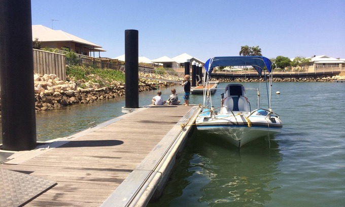 Brockman Casa | The Carnarvon Luxury Canal Home