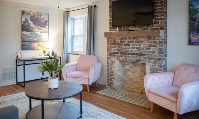 Grandview Heights Casa | The Carolina (C)- King Bed- Hot Tub- Near OSU