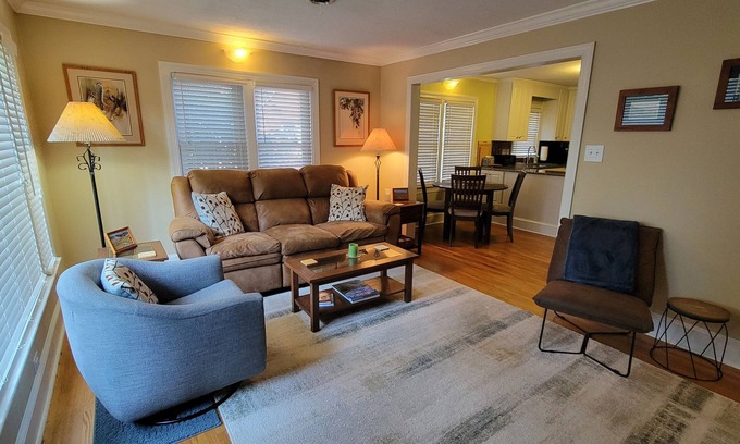 West Jefferson Casa | The Carolina Place, walking distance to downtown