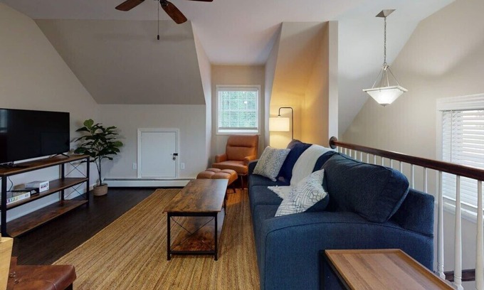 Saratoga Springs Apartamento | The Carriage House by Saratoga Stays +garage