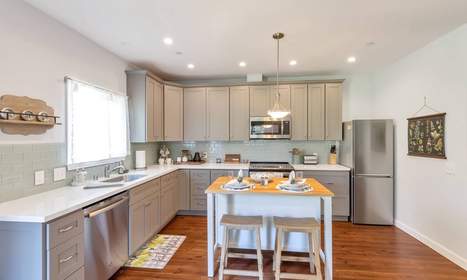 Martinez Casa | The Carriage House - Alhambra Valley Retreat