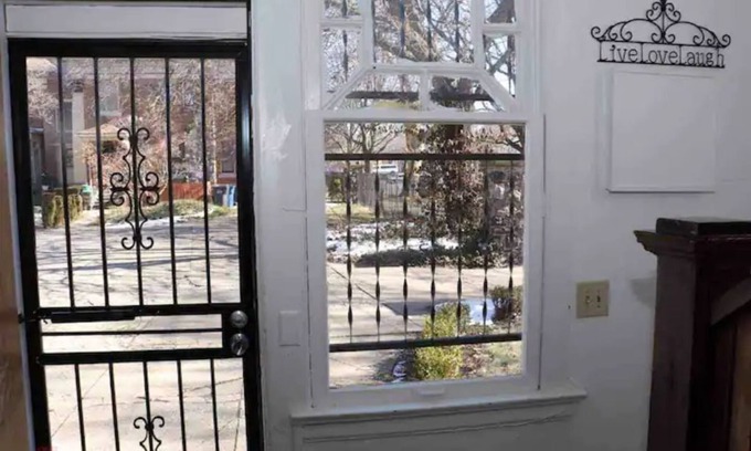 Downtown Toledo Casa | The Carriage House at bookmymansion1.com