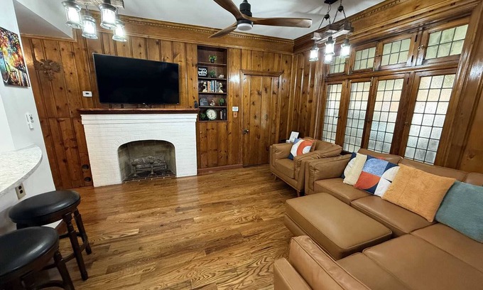Downtown Baltimore Casa | The Carriage House of Mount Vernon