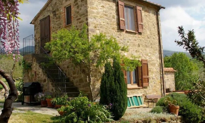 Seggiano Cabaña | The Casetta, a charming honeymoon cottage, off the beaten track in south Tuscany