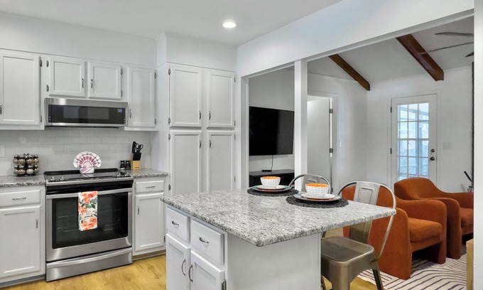 Lincolnville Casa | The Caspian: family home with pool