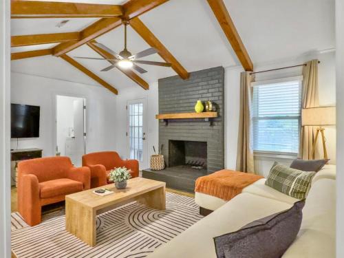 Lincolnville Casa | The Caspian large family house with private pool in Summerville
