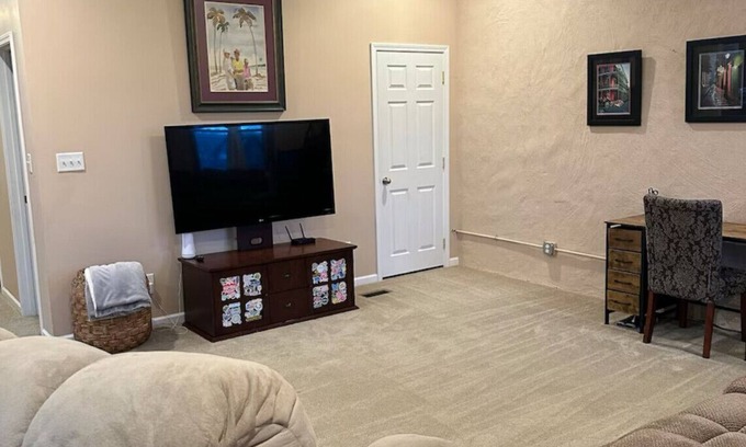 Oneonta Casa | The Castle - Downtown Shopping and Eating easy pleasant walk