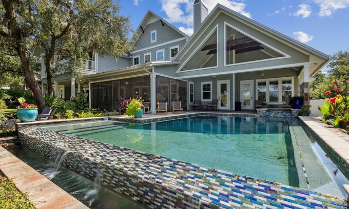 Yulee Casa | The Castle: Riverfront, Pool, hot tub, Full outdoor kitchen, deep water doc, gas fire pit & more!