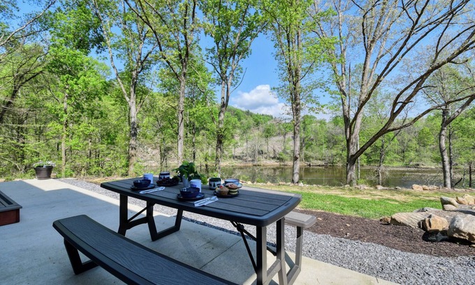 Cosby Cabina | The Cataloochee Tiny Home on the Pigeon River