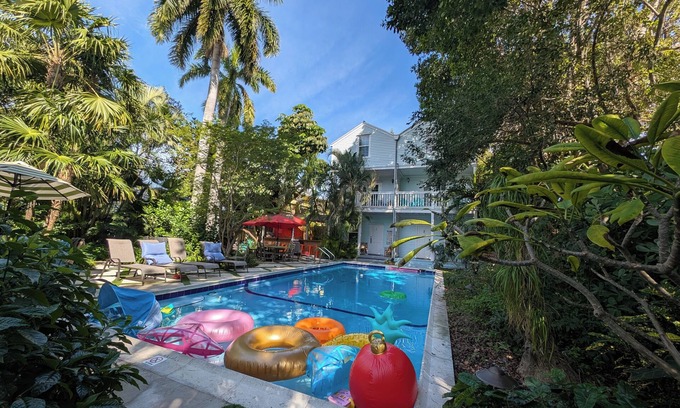 White Street Gallery District Casa | The Cathouse, an Old Town tropical poolside oasis with huge, heated pool