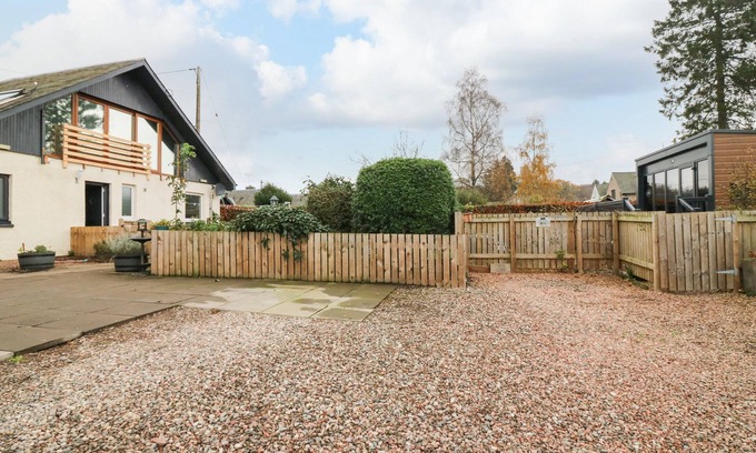 Glenisla Cabaña | THE CAVERN AT THE TAVERN, pet friendly in Meigle