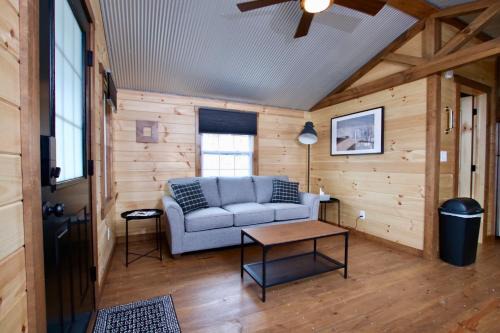 Millersburg Villa | The Cayo Cabin, Millersburg Ohio
