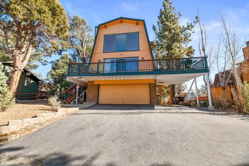 Whispering Forest Casa | The Cedar Bear Lodge, Jacuzzi with an Outdoor Patio & BBQ