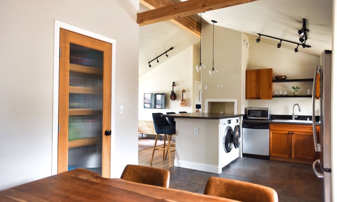 Anchorage Cabaña | The Cedar Cottage