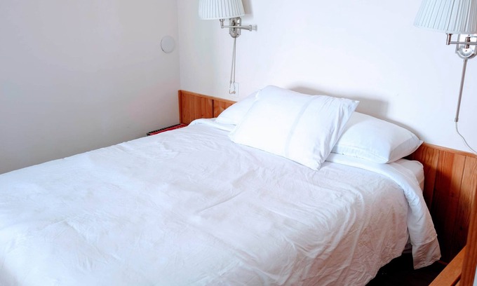 Alert Bay Apartamento | The Cedar Suite, Central Apartment, Waterfront, 2 Beds