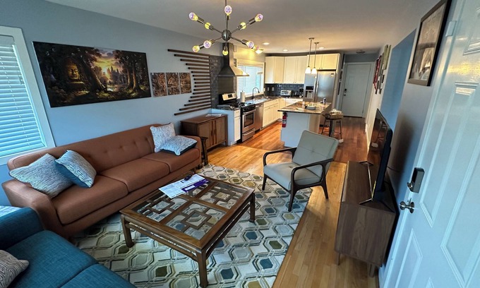 Northeast Minneapolis Arts District Condominio | The Celadon Art Loft & Gallery - Unique 2 BR, 1 Bath in the Arts District